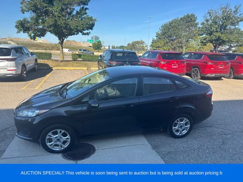 Used 2015 Ford Fiesta SE FWD image 2