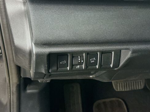 Used 2025 Subaru Outback Premium AWD/4WD image 17
