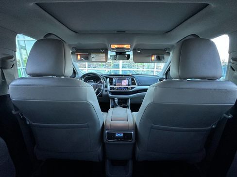 Used 2019 Toyota Highlander XLE image 21