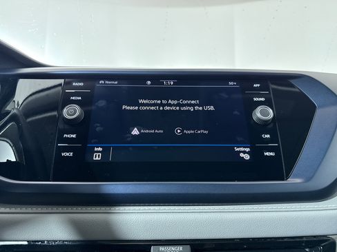 Used 2024 Volkswagen Taos SE w/ Panoramic Sunroof Package image 16