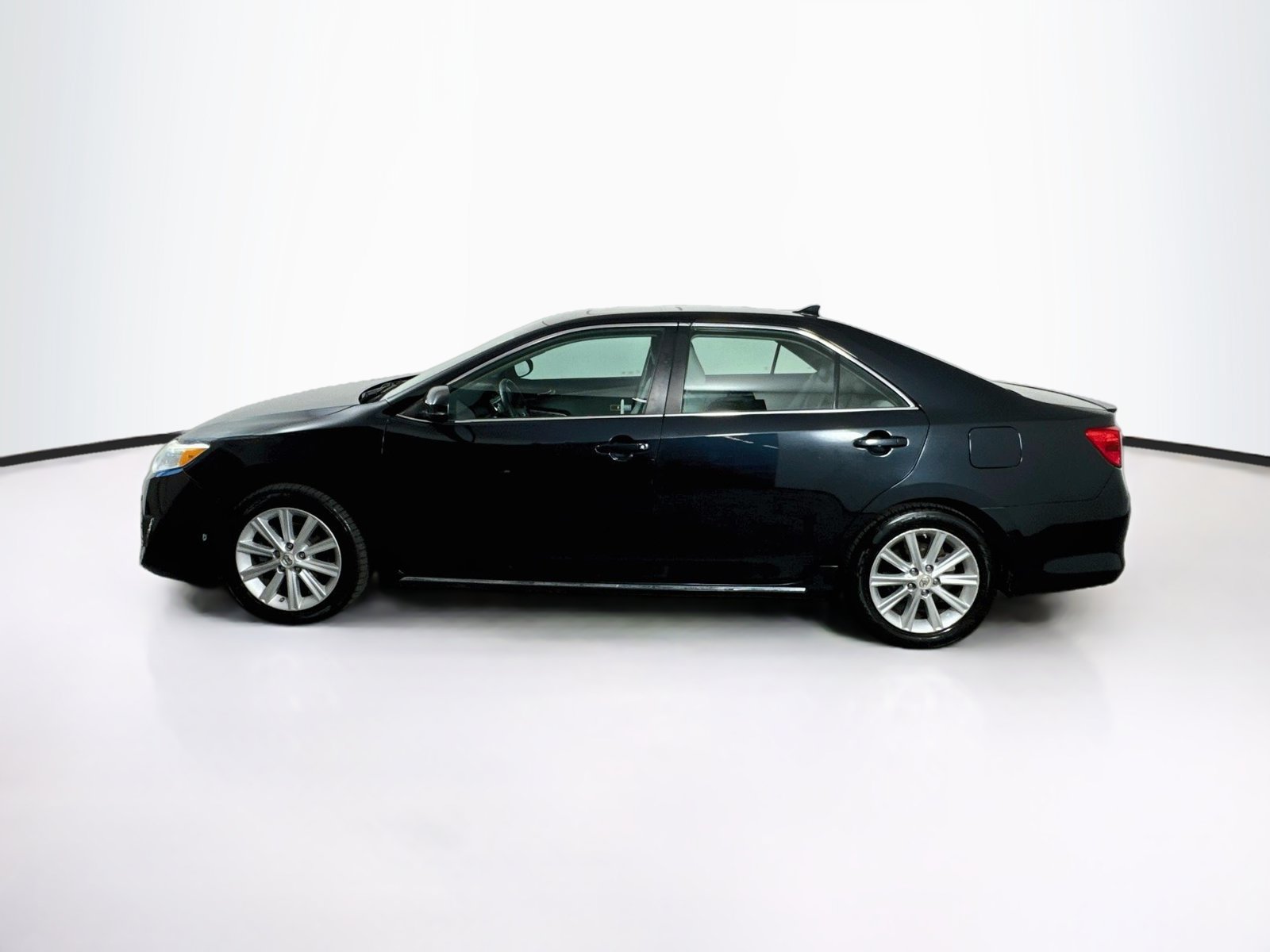 Used 2012 Toyota Camry XLE FWD image 4