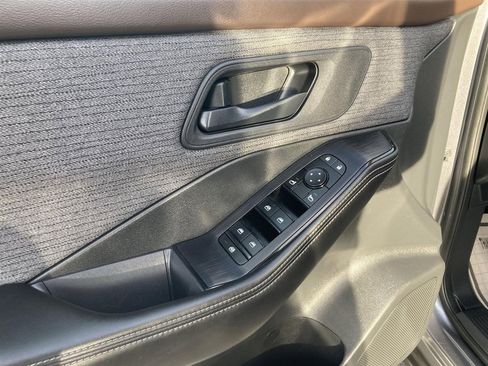 Used 2021 Nissan Rogue S image 9