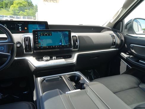 Used 2025 Ford Expedition Platinum AWD/4WD image 21