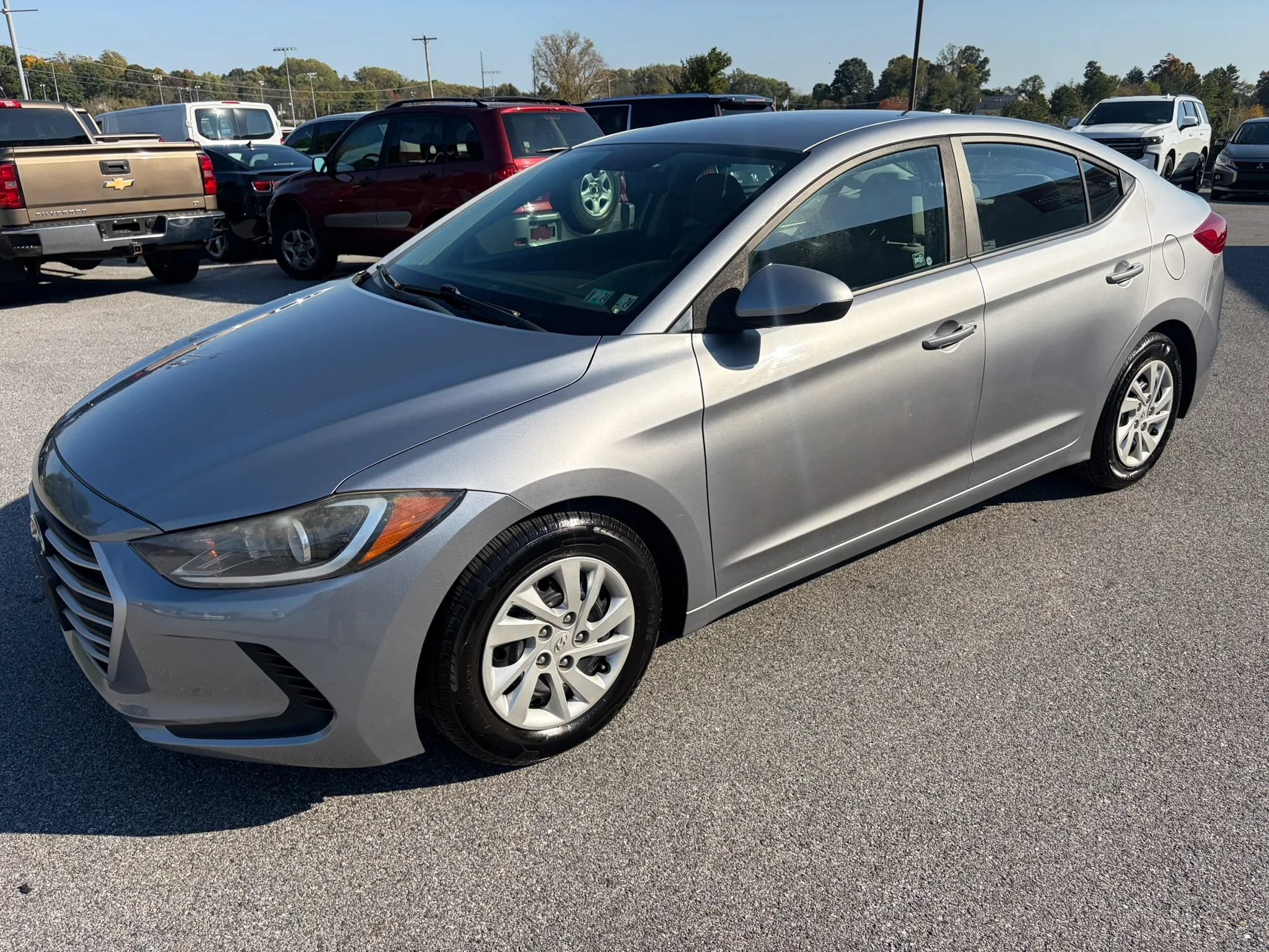 Used 2017 Hyundai Elantra SE FWD image 3