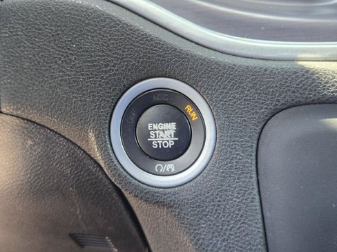 Used 2018 Dodge Charger SXT RWD image 11