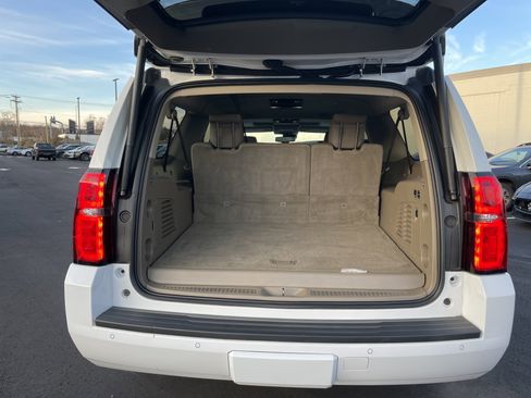 Used 2020 Chevrolet Suburban LT image 28
