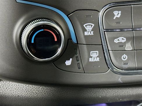 Used 2023 Chevrolet Traverse LT image 17