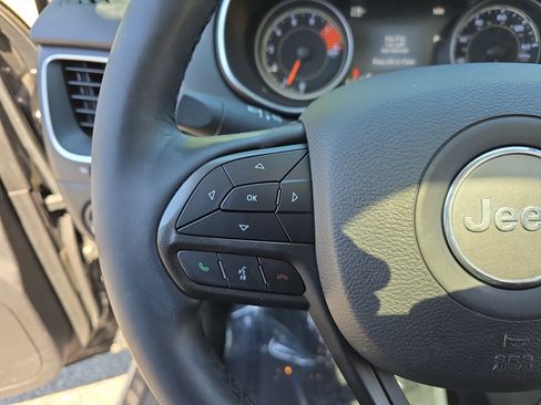 Used 2019 Jeep Cherokee Trailhawk w/ Comfort/Convenience Group image 19