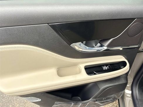 New 2026 Lincoln Corsair Premiere image 19