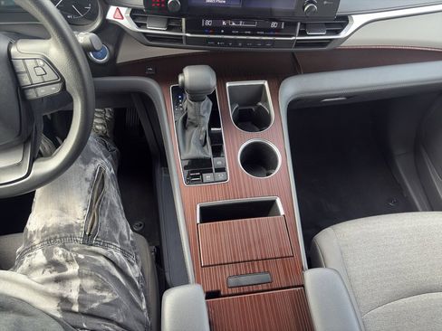 Used 2024 Toyota Sienna LE image 15