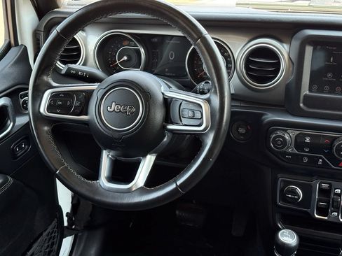 Used 2019 Jeep Wrangler Unlimited Sahara AWD/4WD image 12