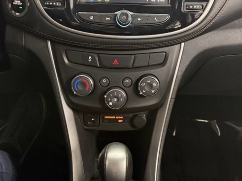 Used 2019 Chevrolet Trax LT w/ LT Convenience Package FWD image 26