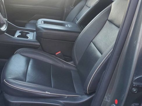 Used 2023 Chevrolet Suburban Premier image 29