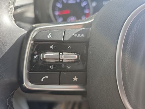 Certified 2024 Kia Carnival EX FWD image 23