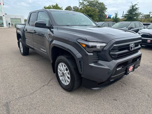 Used 2025 Toyota Tacoma SR5 w/ SR5 Upgrade Package AWD/4WD image 10