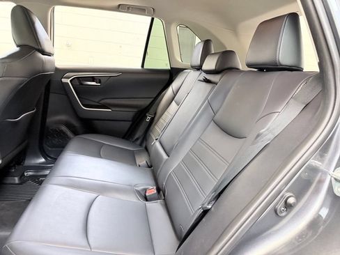 Used 2019 Toyota RAV4 XLE Premium FWD image 21
