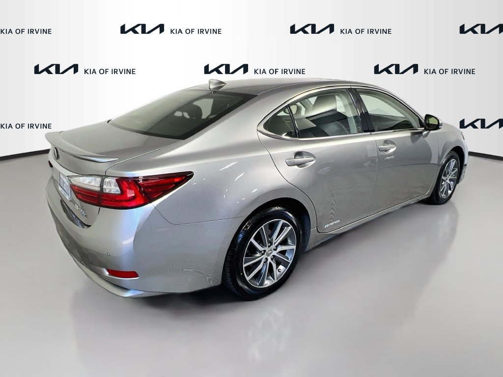Used 2016 Lexus ES 300h w/ Luxury Package w/Wood Trim FWD image 7