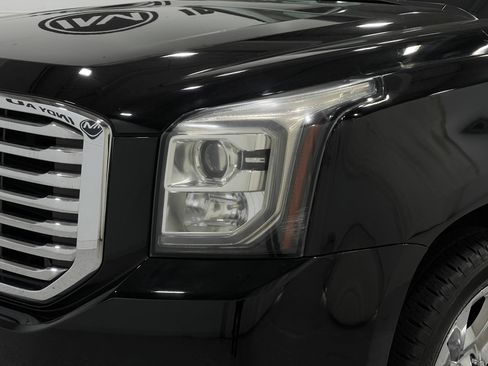 Used 2019 GMC Yukon SLT w/ Premium Edition AWD/4WD image 33