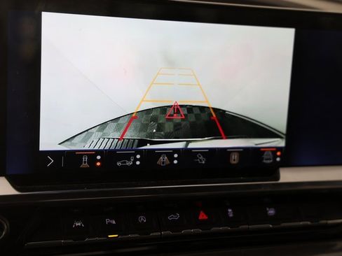 Used 2024 Chevrolet Silverado 1500 High Country w/ Technology Package image 8