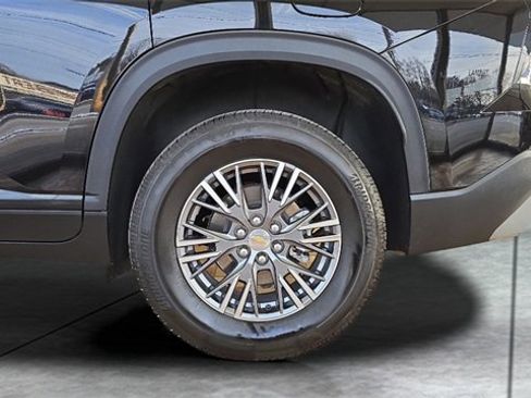 Used 2025 Chevrolet Traverse LT image 27