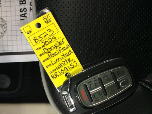 Used 2024 Chrysler Pacifica Limited w/ Trailer Tow Group image 45