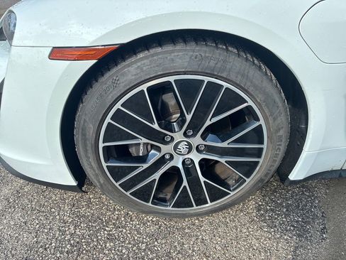Used 2022 Porsche Taycan RWD image 9