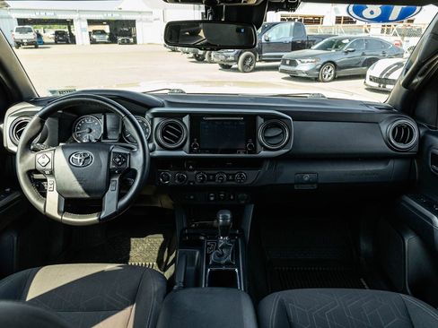 Used 2018 Toyota Tacoma TRD Off-Road AWD/4WD image 25