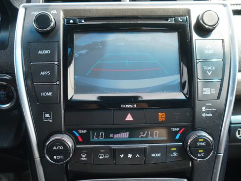 Used 2017 Toyota Camry XLE w/ Moonroof Package FWD image 20
