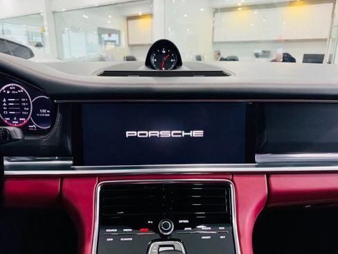 Used 2022 Porsche Panamera 4 Platinum Edition image 29