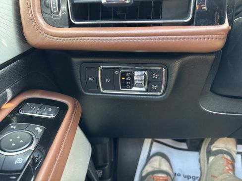 Used 2020 Lincoln Aviator Reserve w/ Equipment Group 201A image 16