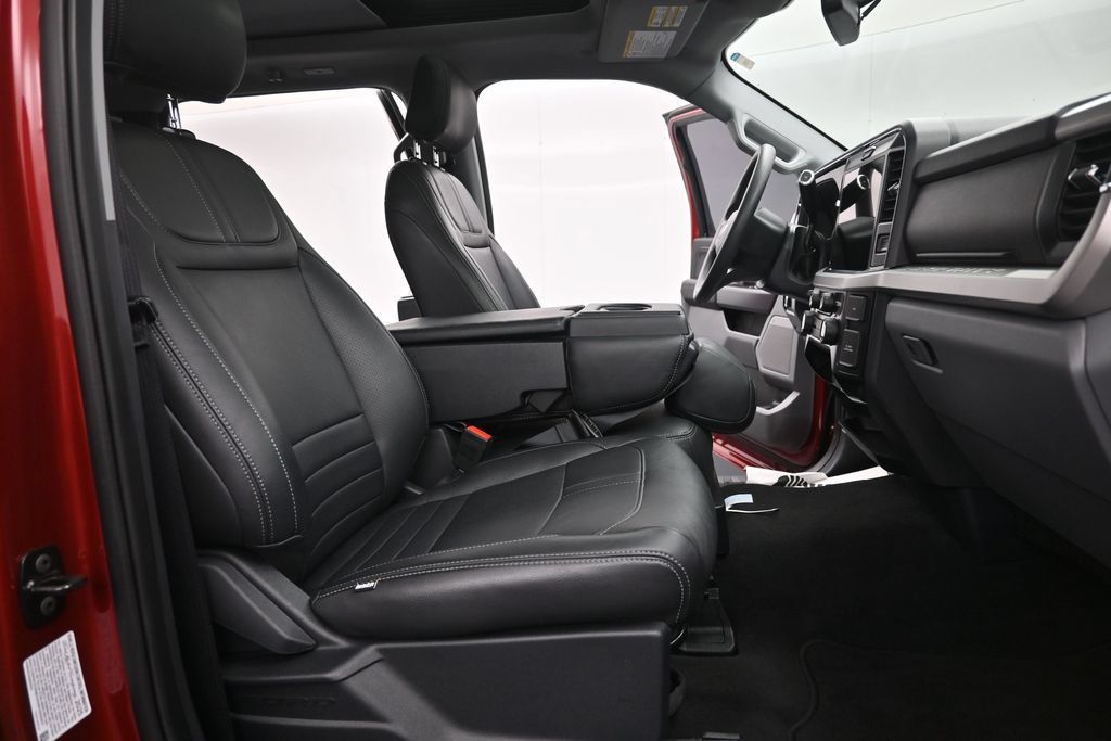 Used 2025 Ford F250 XLT w/ Black Appearance Package AWD/4WD image 16