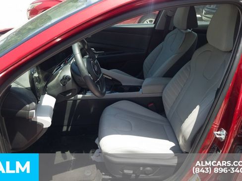 Certified 2025 Hyundai Elantra Limited FWD image 6