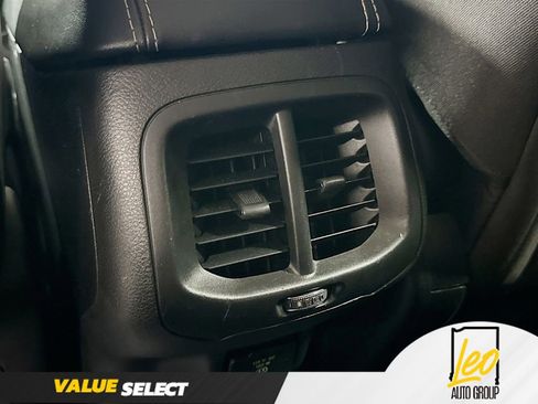 Used 2017 Jeep Cherokee Latitude w/ Cold Weather Group FWD image 24