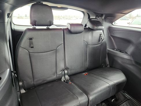 Used 2023 Toyota Sienna XSE image 15