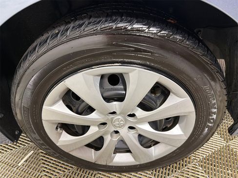 Used 2021 Toyota Corolla LE image 19