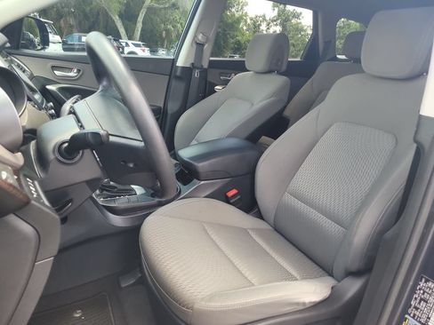 Used 2017 Hyundai Santa Fe SE w/ Cargo Package FWD image 16