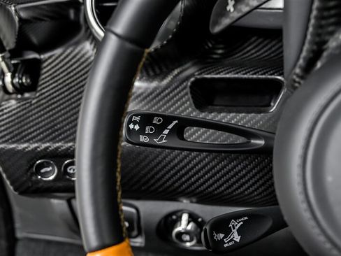 Used 2019 McLaren Senna RWD image 33