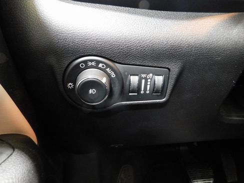 Used 2024 Jeep Compass Limited image 20