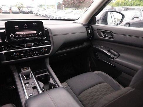 Used 2025 Nissan Pathfinder SV FWD image 26
