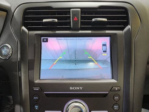Used 2018 Ford Fusion Energi Titanium FWD image 18