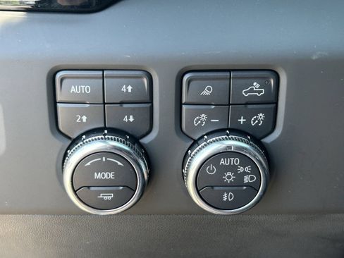 Certified 2025 GMC Sierra 1500 AT4 w/ AT4 Premium Package AWD/4WD image 28
