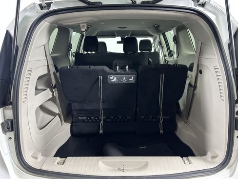 Used 2021 Chrysler Voyager L FWD image 24