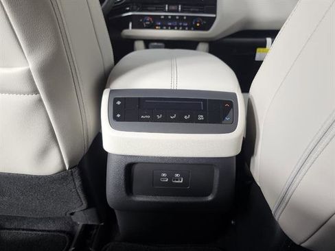 New 2025 Nissan Pathfinder SL image 39