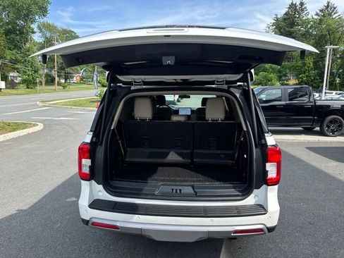 Used 2024 Ford Expedition XLT AWD/4WD image 9