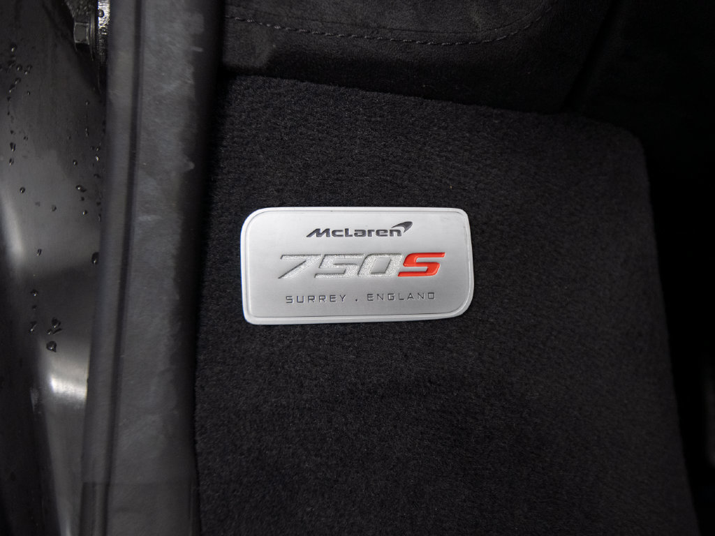 Used 2024 McLaren 750S Spider RWD image 15