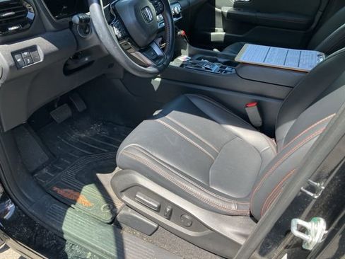 Used 2023 Honda Pilot TrailSport image 10