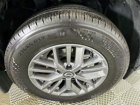 Used 2025 Nissan Rogue S image 12