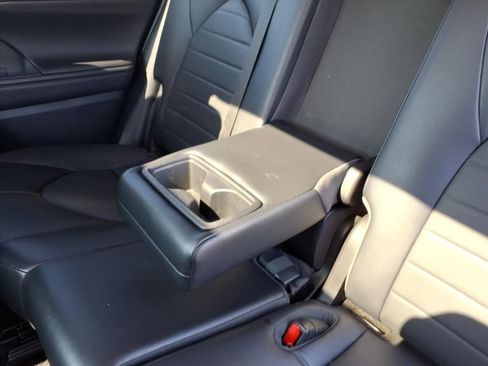 Used 2022 Toyota Highlander XLE image 15