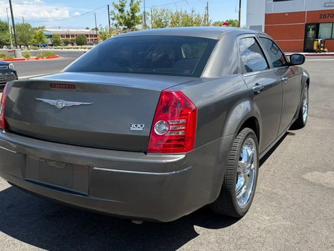 Used 2010 Chrysler 300 Touring RWD image 5