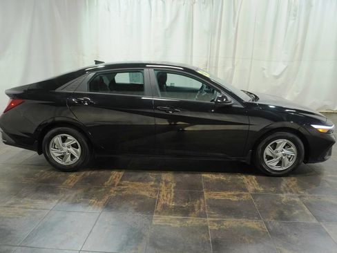 Certified 2026 Hyundai Elantra SE FWD image 4